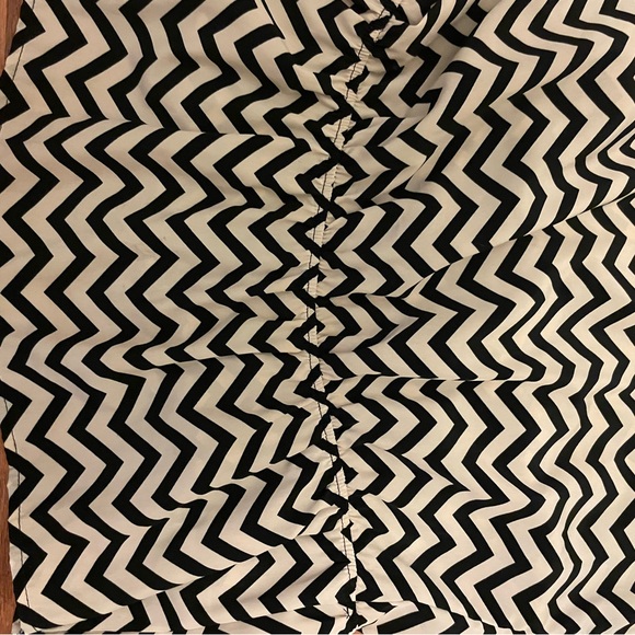 Chevron blouse-size Large - Picture 3 of 3